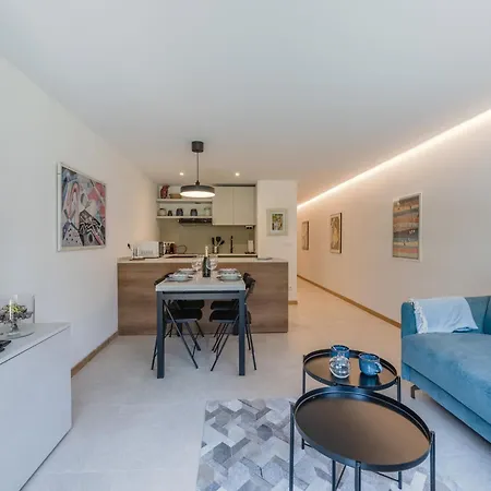 Moderne Avec Terrasse Et Jardin Privatif A - Parking Inclus - Fr-1-343-267